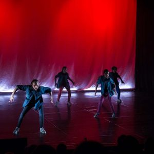 Hiphop teens op het podium van het Scala theater: 6 jan 2018